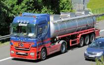 Mercedes Actros mit Tankauflieger auf der A 61 Richtung Koblenz - 29.05.2009