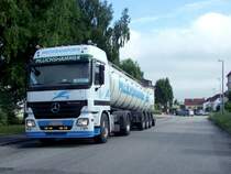 ACTROS1844 Milchtankwagen der Fa. Pillichhammer am Weg zur Molkerei in Ried i.I.; 090531