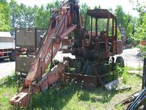 Dies war mal ein ATLAS Bagger bevor er einen Motorbrand erlitten hat. Abgestellt bei der Containerfirma in Werdau