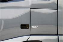 Impression: Der Reihensechszylinder D13-A mit Turbolader und Ladeluftk�hler stemmt mit 12,8 Litern Hubraum 520PS auf die Stra�e.
