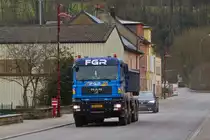MAN Kipper auf dem Weg zu einer Baustelle. 03.2022