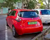 Rückansicht: Renault Zoe (Flame Red oder Rouge Flamme). Foto: 08.2021.