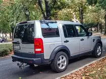 Rückansicht: Land Rover Discovery Mk3. Foto: 08.2021.