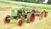 =Fendt Dieselroß bei einer Erntevorführung anl. des Ortsjubiläums von BODES im Jahr 1996 (analoges Foto bearbeitet)