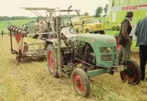 =Kramer bei der Feldarbeit anl. des Ortsjubiläums von BODES im Jahr 1996 (analoges Foto bearbeitet)