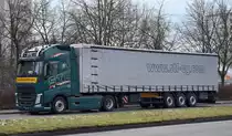 STL Logistik AG mit einem Sattelzug mit VOLVO FH 500 EURO6 Zugmaschine am 11.03.23 Berlin Marzahn.