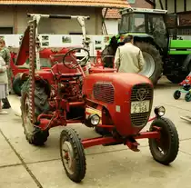 =Güldner Spessart steht beim Ortsjubiläum von REILOS im Jahr 1997 (analoges Foto bearbeitet)