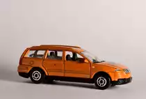 VW Passat Kombi, Bounty Werbegeschenk, Modellauto Diecast ca. 1:64, Tabletop Aufnahme vom 23.4.2021