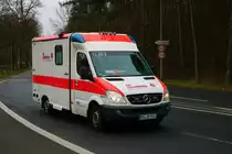 Die Johnanniter Katastrophenschutz Main Kinzig Kreis Mercedes Benz Sprinter RTW am 12.03.23 bei einer Evakuierung in Hanau