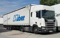 =Scania R 450-Sattelzug aus Österreich mit einem Auflieger der Firma HUBER, 07-2022