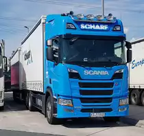 =Scania R 500-Hängerzug der Spedition SCHARF rastet im Juli 2022 an der A 3