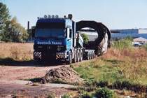 MB-Actros 4160 von Rostock-Trans mit 85 to.Gussteil wartet in Torgelow auf die Abfahrt.