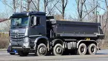 Frank Brieskorn Transportunternehmen mit einem MB AROCS 4148 Kipper am 16.03.23 Berlin Marzahn.