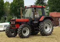 =Case 844 XL steht bei der Oldtimerausstellung in Uttrichshausen, 07-2022