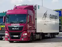 =MAN-Sattelzug der Spedition GARTNER steht zur Fahrerpause auf einem Rastplatz, 06-2022