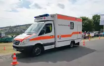 =MB Sprinter als Rettungsdienstfahrzeug des DRK steht bei der Oldtimerausstellung in Uttrichshausen, 07-2022