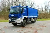THW Ortsverband Rüsselsheim Mercedes Benz Arocs LKW mit Ladebordwand am 19.03.23 bei einen Fototermin