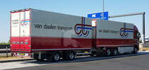 =Hängerzug von Van Daalen-Transport steht an der A 3, 07-2022