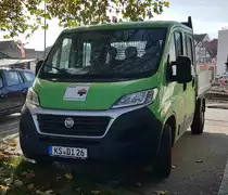 =Fiat Ducato-Pritsche von DIEKMANN-Bau steht auf einer Baustelle in Melsungen, 10-2022