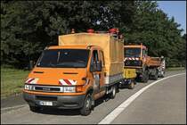 IVECO Daily und Mercedes-Benz SK 1831 mit fahrbarer Absperrtafel. (02.06.2009)
