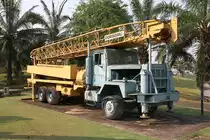 Portadrill Bohrgerät Type 522 IH F 5050 am 24.März 2023 im Freigelände des Mae Moh Mine Museum. Das Gerät war mit der EGAT-Nummer 31-0006 von 1981 - 1995 im Braunkohletagebau Mae Moh im Einsatz.