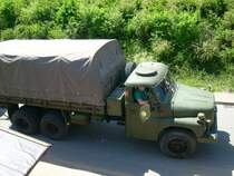 Tazra 148 auf der Zufahrt des Ausstellungsgel�ndes beim Oldtimertreffen in Werdau.