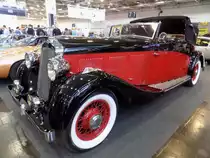 Delage D8 Cabriolet aus dem Jahr 1934. Dieses wunderschöne Cabriolet wurde von der Karosseriemanufaktur Chapron aus Levallois-Perret bei Paris aufgebaut. Angeblich wurde dieses Modell auf dem vorletzten Chassis dieser Baureihe aufgebaut. Angetrieben wird dieses elegante Cabriolet von einem Achtzylinderreihenmotor mit einem Hubraum von 4031 cm³ und einer Leistung von 105 PS. Techno Classica Essen.