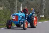 Fordson Dexta nahm an der Rundfahrt in der Nhe von Brachtenbach teil. 10.04.2023
