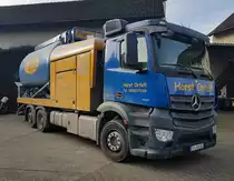 =MB Actros der Firma ORTELT steht als mobile Schrotmühle im November 2022 in Hünfeld