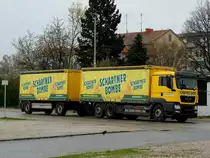 MAN TGS26.44 von Schartner-Bombe am Weg zu den Getränkemärkten; 230419