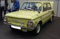 ZAZ 968A  Saporoshez . Als ZAZ 966 war dieser Kleinwagen bereits im Jahr 1966 auf den Markt gekommen. Ab 1970 wurde er dann nach diversen optischen und technischen Veränderungen zum ZAZ 968, bzw. ab 1973 zum ZAZ 968A. Angetrieben wird der Wagen, dessen Optik stark an den NSU Prinz 4 erinnert, von einem im Heck verbauten V4-Motor. Dieser Motor hat einen Hubraum von 1197 cm³ und leistet 42 PS. Mit diesem Modell versuchte man auch auf dem Markt außerhalb des Ostblocks Fuß zu fassen. So wurde er beispielsweise in den Benelux-Staaten und in Österreich als Eliette verkauft. Techno Classica Essen am 13.04.2023.