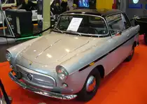 Fiat 600  Granluce  Coupe mit Viotti Karosserie aus dem Jahr 1959. Auf der Basis des 1955 vorgestellten italienischen  Volkswagens  Fiat 600 (Seicento) baute die 1921 gegründete Carrozzeria Viotti/Turin ein schickes kleines Sportcoupe für Individualisten die etwas stilvolleres suchten. Viotti baute einige hundert dieser eleganten Coupes auf der Basis des  Seicento . Der im Heck verbaute und wassergekühlte Vierzylinderreihenmotor hat einenHubraum von 633 cm³ und leistet 28 PS. Die Höchstgeschwindigkeit soll bei ca. 110 km/h liegen. Techno Classica Essen am 13.04.2023.