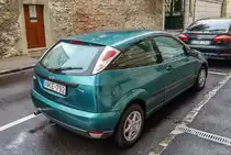 Rückansicht: dreitürer Ford Focus I. Foto: Oktober, 2021.