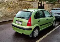 Rückansicht: Citroen C3 in Vert Lenz (grün). Foto: Oktober, 2021.