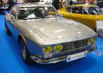OSI Ford 20M TS 2.3 Coupe, gebaut in den Jahren 1967 und 1968. Dieses Modell wurde bei OSI in Turin produziert und über das Ford Händlernetz vertrieben. Von den ca. 2000 produzierten Fahrzeugen wurden 1279 Einheiten in der Bundesrepublik Deutschland verkauft. 870 der in Deutschland verkauften OSI wurden mit dem 1998 cm³ großen V6-Motor mit 90 PS ausgeliefert. 409 Käufer, so auch der Erstbesitzer des gezeigten OSI, wählten den V6-Motor mit 2293 cm³ Hubraum und einer Leistung von 108 PS. Der Basispreis für den 2.3l OSI betrug DM 15.200,00. Der gezeigte OSI stammt aus dem Modelljahr 1968. Techno Classica Essen am 13.04.2023.