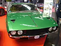 Frontansicht eines Lamborghini Espada der Seria 3. Gebaut wurde das Modell in den Jahren von 1968 bis 1978. Im Laufe seiner elfjährigen Produktionszeit wurden 1.225 Autos vom Typ Lamborghini Espada in drei Serien produziert. Der abgelichtete Espada, lackiert im Farbton verde pallido, wurde 1974 produziert und gehört somit zur dritten Serie. Der V12-Motor hat einen Hubraum von 3929 cm³ und leistet 350 PS. Als Höchstgeschwindigkeit gab das Werk 245 km/h an. Techno Classica Essen am 13.04.2023.