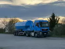 MAN mit Siloauflieger in Malchow am 23.04.2023