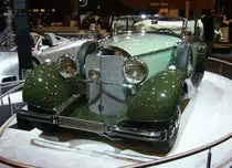 Mercedes Benz W29 500 Kompressor in der Karosserieversion  Cabriolet B  aus dem Jahr 1935. Die Baureihe W29 wurde 1934 auf der IAMA in Berlin vorgestellt und wurde bis Kriegsbeginn produziert. Der Achtzylinderreihenmotor hat einen Hubraum von 5018 cm³ und leistet 100 PS bzw. 160 PS bei Zuschaltung des Kompressors. Die Höchstgeschwindigkeit wurde von Mercedes Benz mit 160 km/h angegeben. Der durchschnittliche Kraftstoffverbrauch soll bei 27 Litern auf 100 Kilometern gelegen haben. Ein solcher Mercedes Benz W29 500K kostete in jeder Karosserieversion genau RM 22.000,00. Techno Classica Essen am 13.04.2023.