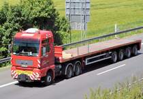 MAN Tieflader, Tschechien, auf der A 61 bei Rheinbach am 29.05.2009