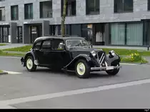Oldtimer Citroen unterwegs in Interlaken am 22.04.2023