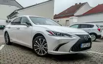 Lexus ES  xz  der siebten Generation, so wie er seit 2018 gebaut wird. Foto: Oktober, 2021.