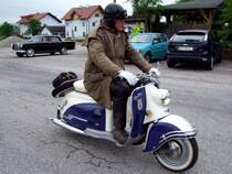 Zeitig kommt dieser Herr auf einer BERLIN zum Oldtimertreffen in Neuhofen/Innkreis; 090501