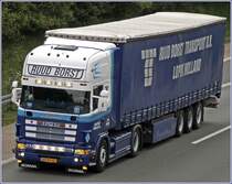 Dieser SCANIA TOPLINE 124L 420PS  SUPER  der RUUD BORST Transport B.V. aus Lopik/Holland grt mit Fernlicht, Horn und  Blitzlichtern ;-). Die Zugmschine msste der  Showtruck  der Spedition sein. Der Innenraum ist in blau-weien Leder-Stoff gehalten und besitzt ein weies Speichenlenkrad. Auf Youtube.com gibt es ein Video von diesem Lkw. RUUD BORST hat sich auf den Transport von Stahl spezialisiert. Hauptrouten sind von den Niederlanden nach Deutschland, Belgien und Nordfrankreich. Eingesetzt werden Scania Topline 124L 400 und 420PS und DAF 95XF bzw. XF105.410SC. 