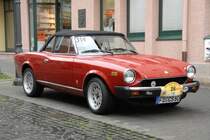 Fiat 124 Spider, Bj. 1981, 105 PS wartet auf den Start zur OLdtimersternfahrt nach Langenselbold zum Hessentag, 00.06.2009 in H�nfeld