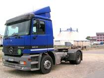 ACTROS1831 Zugmaschine ist fr Circus L.Knie im Einsatz, und steht am Messegelnde in Ried i.I.; 090606