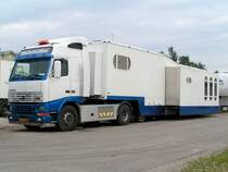 VOLVO-FH12 mit Sonder-Sattelauflieger macht mit Circus-L.Knie in Ried i.I. Zwischenstation;090606