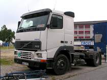 VOLVO-FH12-380 bildet sozusagen den Gartenzaun beim Gastauftritt des Circus L.Knie in Ried i.I.; 090606