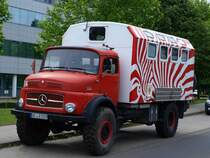 Ein alter Mercedes-Benz 1519 der Feuerwehr der heute als geländegängiges Wohnmobil genutzt wird.