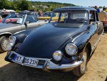 =Citroen DS 21, gesehen auf dem Ausstellungsgelände beim Oldtimertreffen in Ostheim, 07-2022