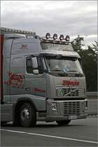 Im Bild ein VOLVO FH16 580PS  JUBILUMSEDITION 80 JAHRE 1927 - 2007  der BRUS TRANSPORT auf dem Rasthof Siegerland-West.
